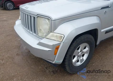 2010 Jeep Liberty Sport z USA, uszkodzony, nr VIN 1J4PN2GK7AW131728